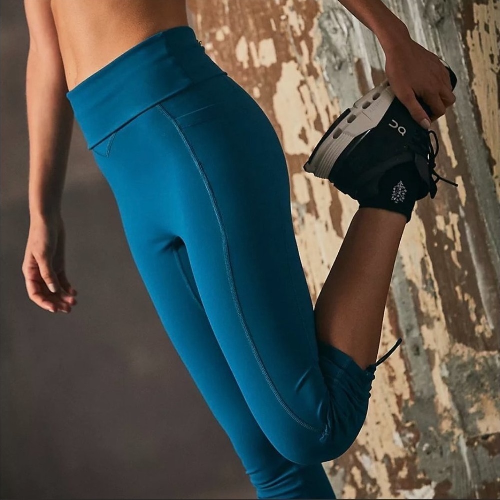 NEW FREE PEOPLE Class Act Cropped Legging Size XS